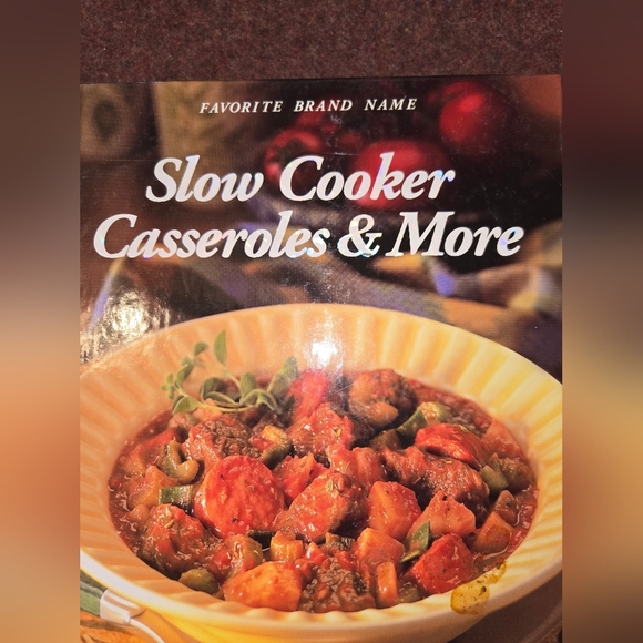 Slower Cooker Casseroles And More Hardbound Gold Leafing Bind Like New - Picture 2 of 7